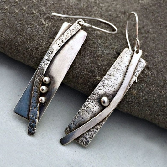 Plaque Barre | Boucles d'oreilles argentées avec longue plaque – Vue 01