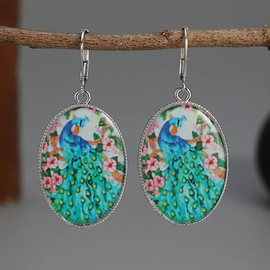 Paon | Boucles d'oreilles ovales à motif d'oiseau coloré – Vue 01