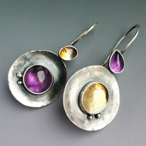 Disque Violet | Boucles d'oreilles argentées avec pierre violette et pierre dorée – Vue 01