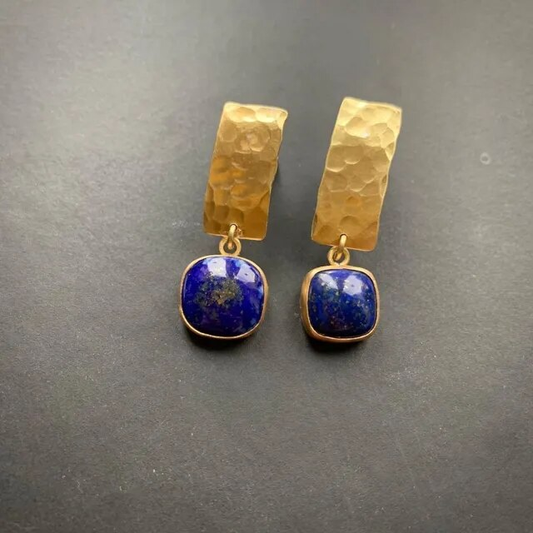 Carré Bleu | Boucles d'oreilles dorées avec pierre carrée bleue – Vue 01