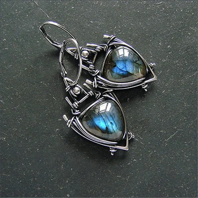 Aurore Polaire | Boucles d'oreilles argentées avec pierre bleu-vert – Vue 01