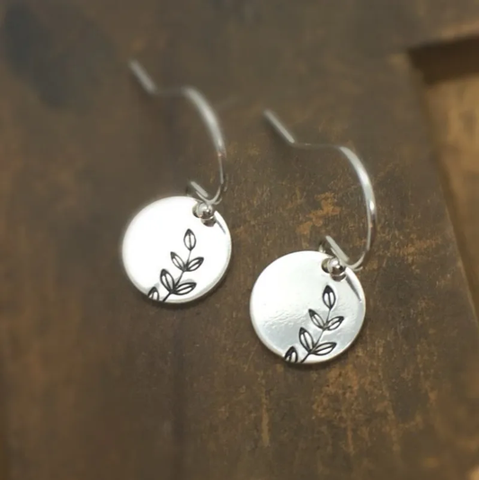 Empreinte de Feuille | Boucles d'oreilles rondes avec branche feuillue en relief – Vue 01