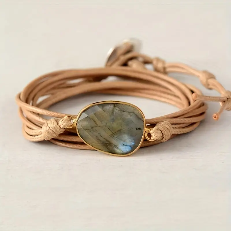 Enroulé de Sable | Bracelet wrap avec cordons sable et grande pierre – Vue 01