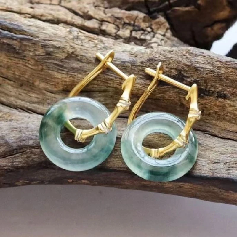 Cercle Vert | Boucles d'oreilles dorées avec anneau vert clair – Vue 01