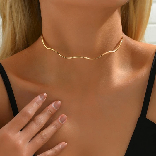 Livia | Collier doré fin – Vue 01