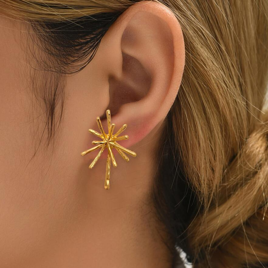 Étoile Dorée | Petites boucles d'oreilles étoile dorées – Vue 01
