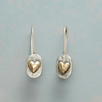 Goutte de Cœur | Boucles d'oreilles argentées avec cœur doré – Vue 01
