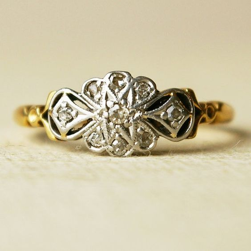Miroir Trèfle | Bague dorée à motif de trèfle ajouré – Vue 01