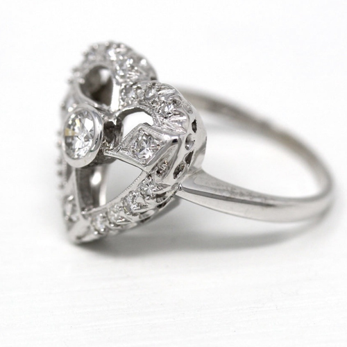 Cœur Tressé | Bague argentée avec motif de cœur et pierres claires – Vue 01