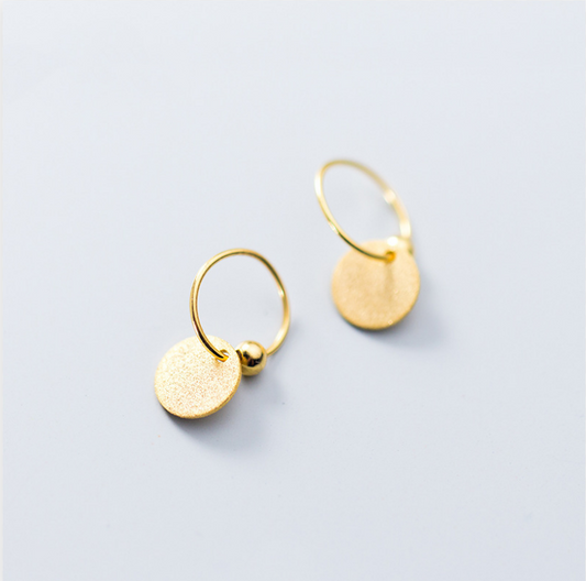 Bouton Doré | Petites boucles d'oreilles dorées de forme ronde – Vue 01