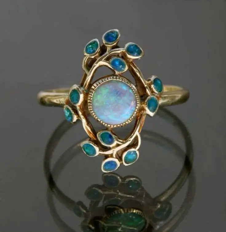 Couronne Solaire | Bague dorée avec pierre chatoyante et bordure bleue – Vue 01