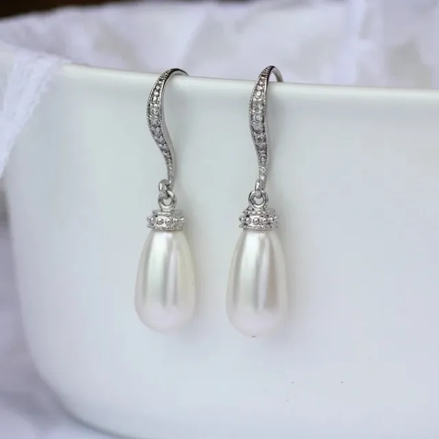 Cascade de Gouttes | Boucles d'oreilles argentées avec longue goutte blanche – Vue 01