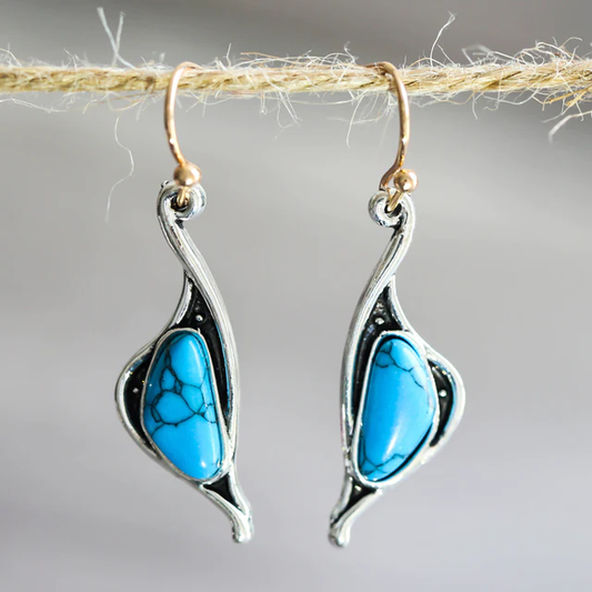 Goutte Enveloppée | Boucles d'oreilles argentées avec pierre turquoise – Vue 01