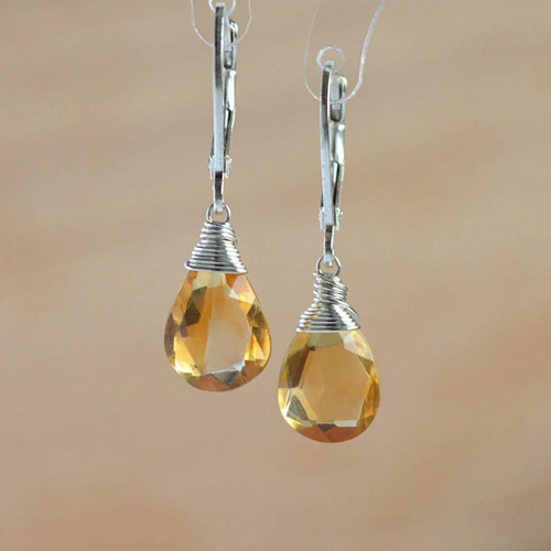 Jaune Soleil | Boucles d'oreilles argentées avec pierres jaunes – Vue 01