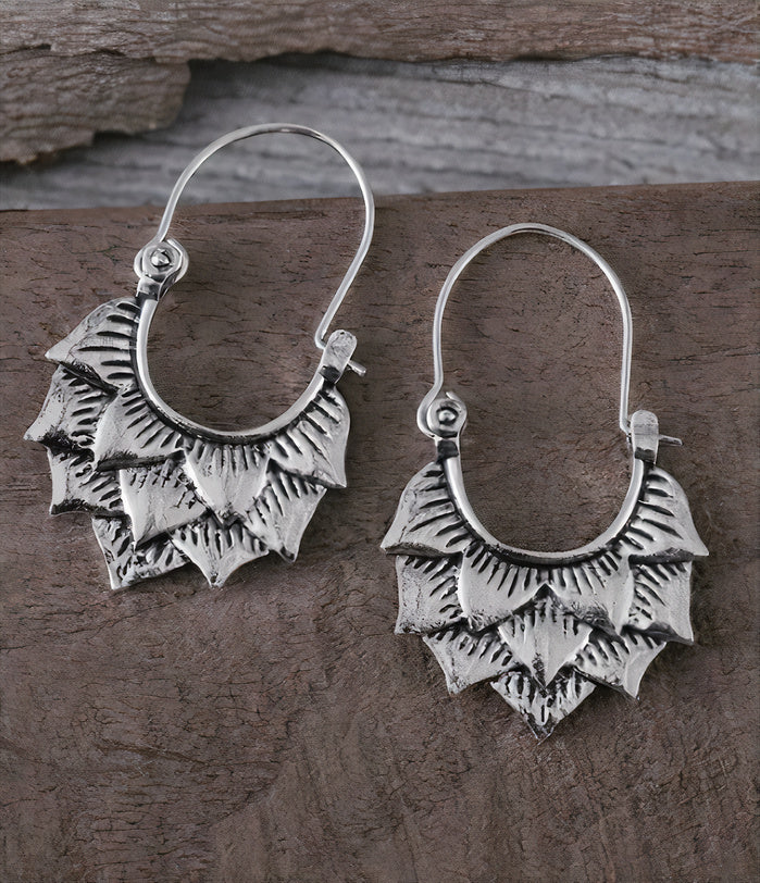 Éventail de Feuilles | Boucles d'oreilles avec arc et franges de feuilles – Vue 01