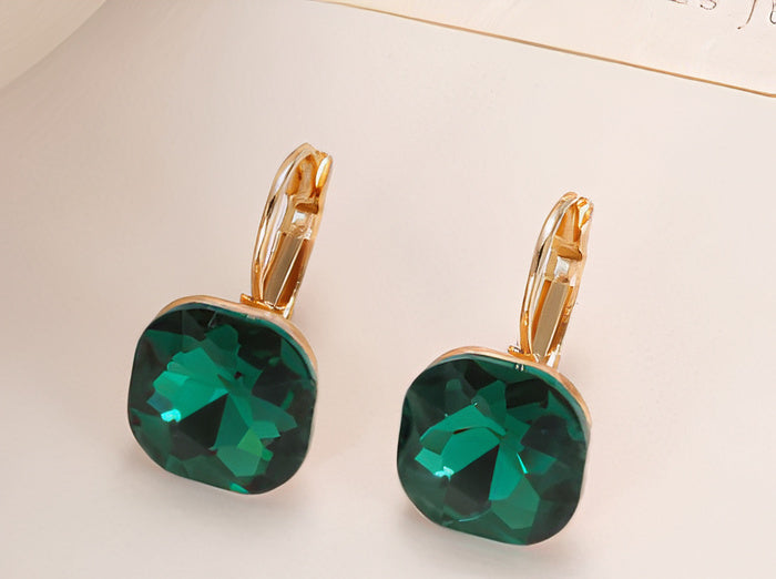 Cube Vert | Boucles d'oreilles dorées avec pierres carrées vertes – Vue 01
