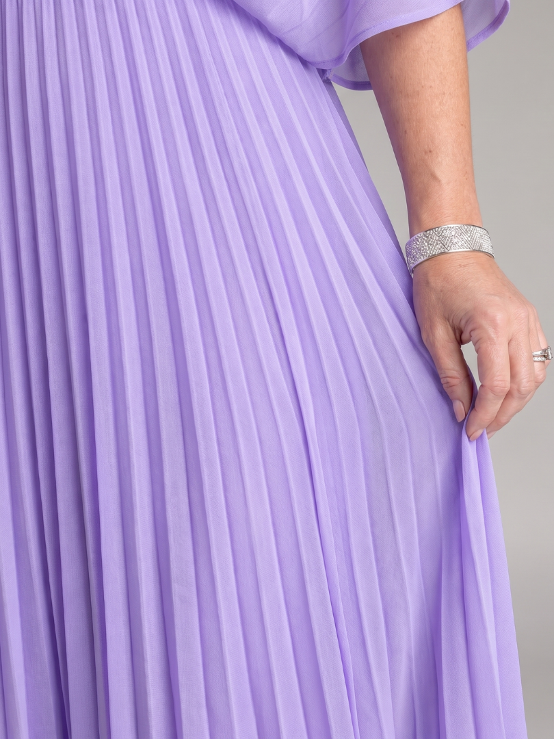 Colette — Robe longue plissée à col V et manches amples