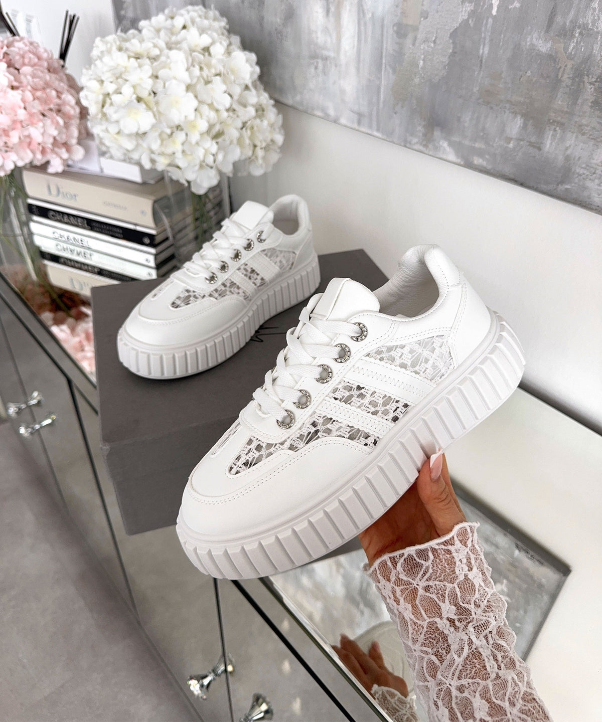 Sneakersy Madeleine białe