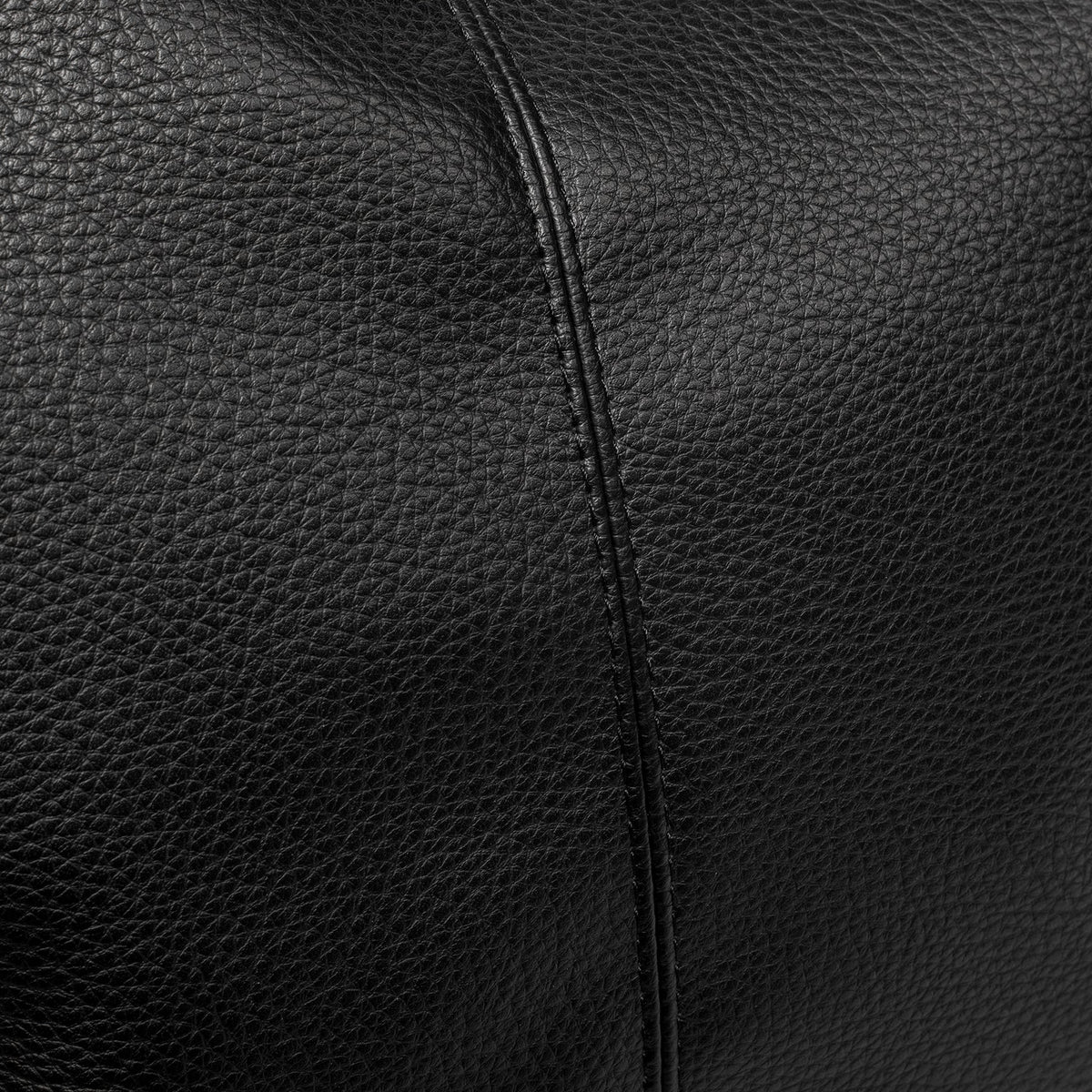 Sac hobo Jolie noir porté à l'épaule