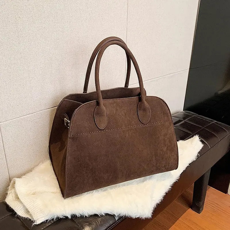 Sac en daim Moiré brun foncé en situation
