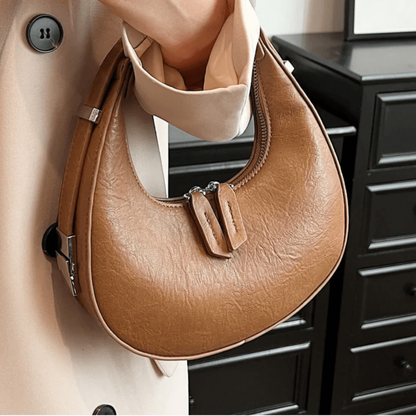 Sac demi-lune Lune cognac, photo détail