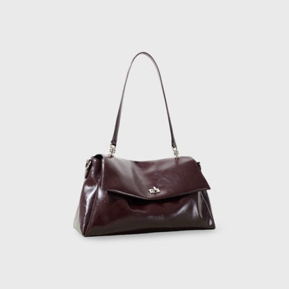 Sac porté épaule Nola en cuir véritable bordeaux vu de côté