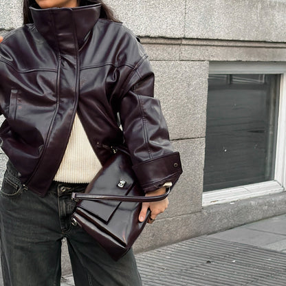 Sac porté épaule Nola en cuir véritable bordeaux porté à l'épaule