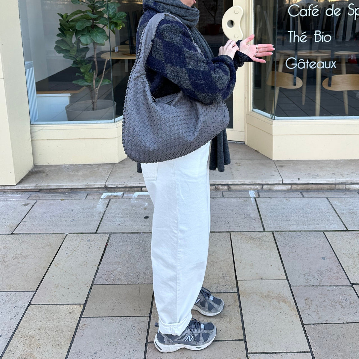 Sac porté épaule Cabas Tressé XL gris anthracite porté à l'épaule