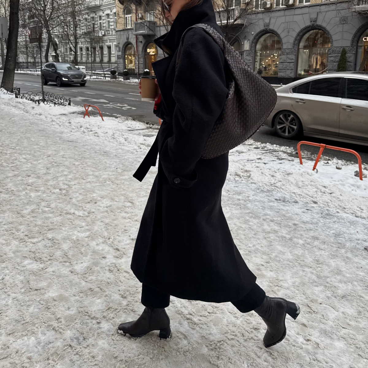 Sac porté épaule Cabas Tressé XL brun foncé vu de trois quarts