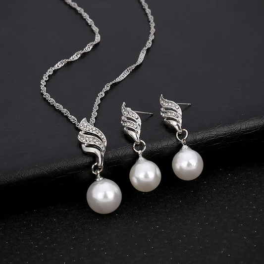 Roxane | Parure argentée avec perles blanches – Vue 01