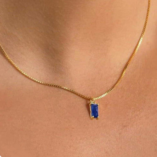 Saphira | Collier minimaliste avec pierre bleue – Vue 01