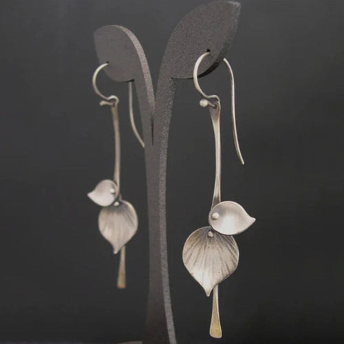Branche à Bourgeons | Boucles d'oreilles argentées avec feuilles et bourgeons – Vue 01