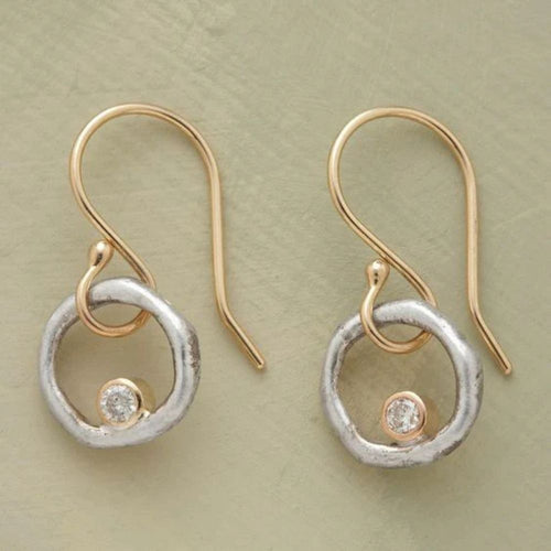 Éclat Circulaire | Boucles d'oreilles avec cercle en deux couleurs de métal – Vue 01