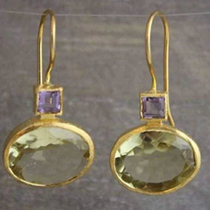 Lumière d'Olive | Boucles d'oreilles dorées avec pierres vertes – Vue 01