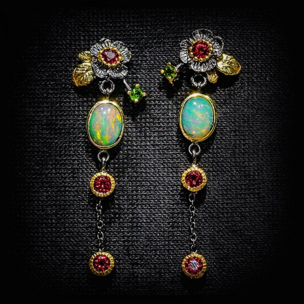 Couronne Colorée | Boucles d'oreilles avec pierre claire et détails rouges – Vue 01