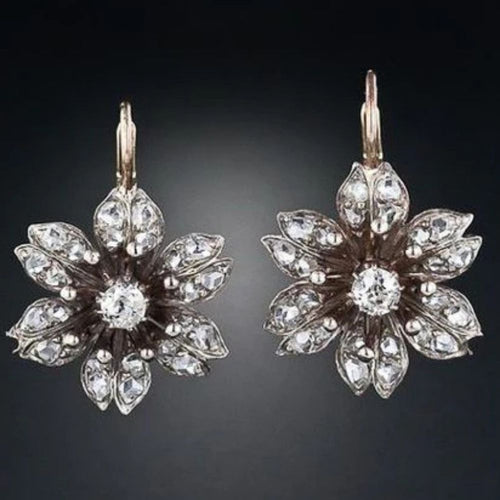 Éclat Floral | Boucles d'oreilles avec pierres claires en forme de fleur – Vue 01