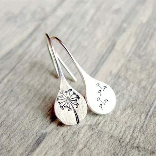 Pissenlit | Boucles d'oreilles gouttes argentées à motif de pissenlit – Vue 01