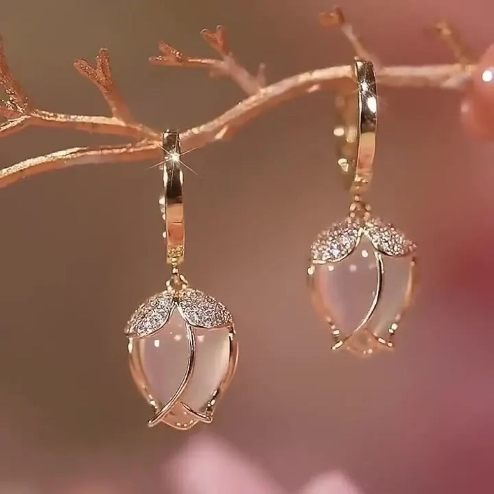 Tulipe | Boucles d'oreilles dorées avec pierre rose – Vue 01