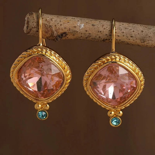 Éclat Pêche | Boucles d'oreilles dorées avec grande pierre rose – Vue 01