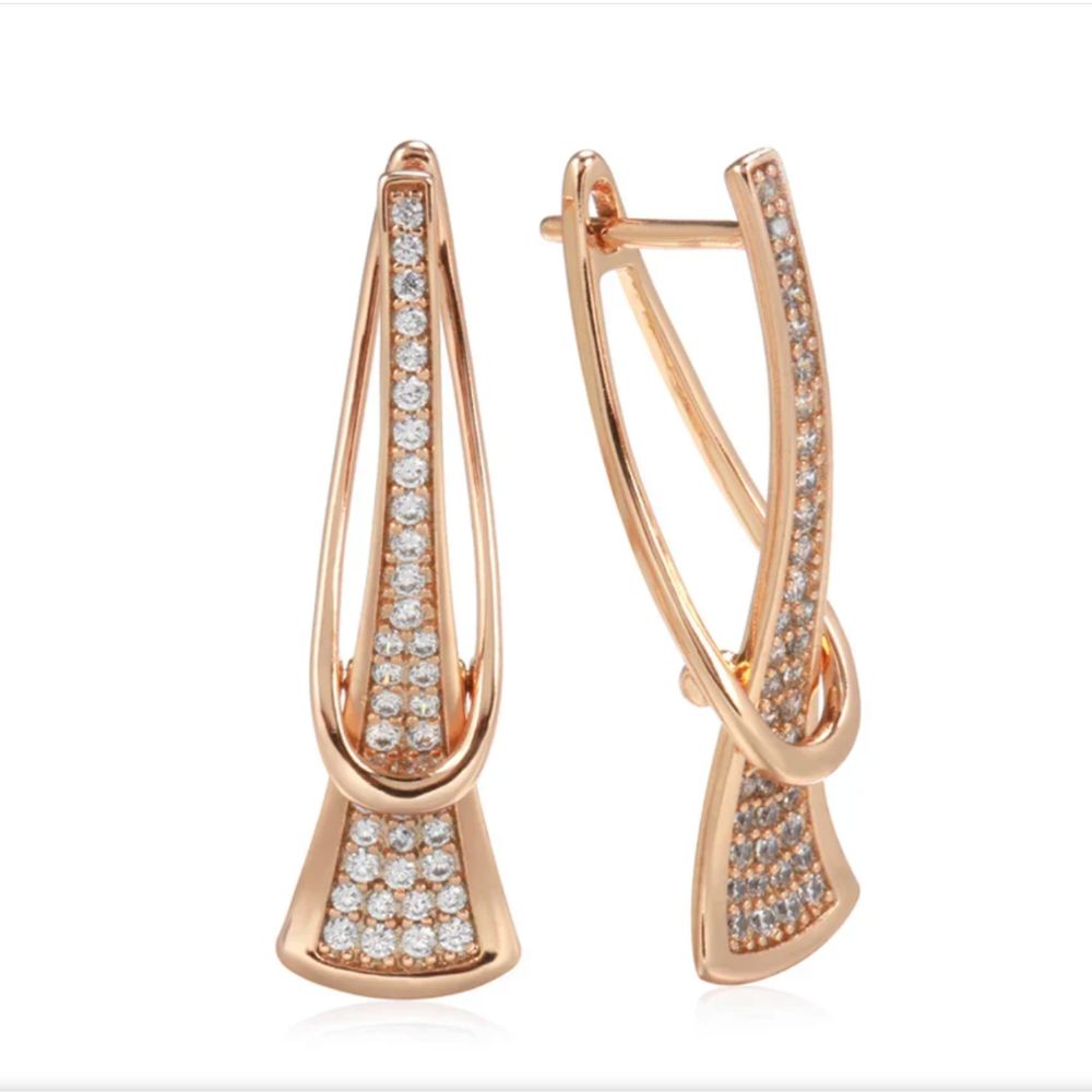 Éclat de Ruban | Boucles d'oreilles en or rose avec pierres claires – Vue 01