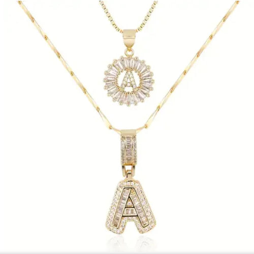 Initiale | Collier avec lettre sertie de pierres – Vue 01