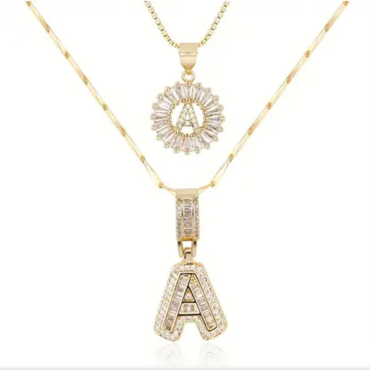 Initiale | Collier avec lettre sertie de pierres – Vue 01