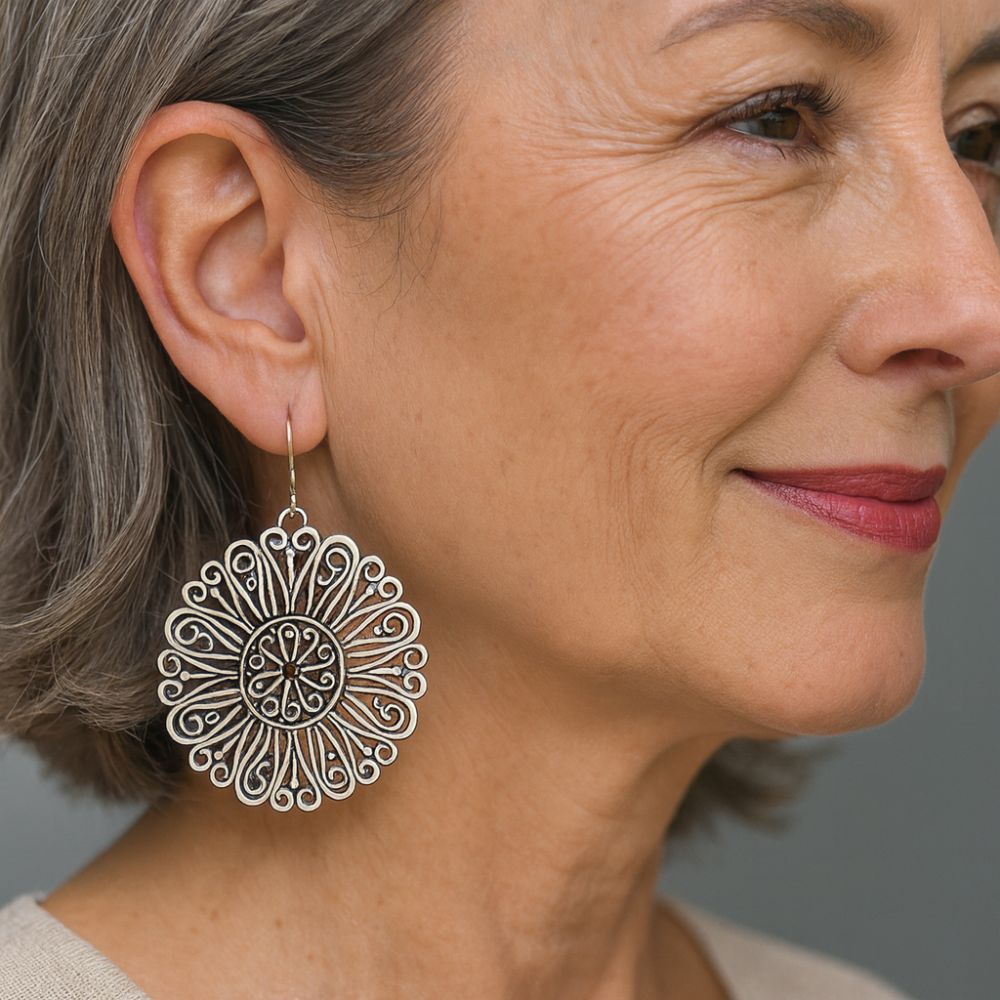 Disque Mandala | Boucles d'oreilles argentées à motif mandala – Vue 02