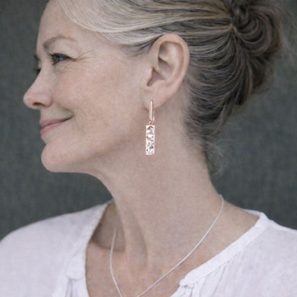 Bordure Rose | Boucles d'oreilles en or rose de forme géométrique – Vue 02
