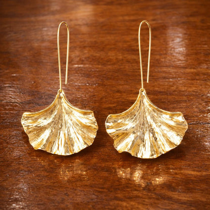 Feuille de Ginkgo | Boucles d'oreilles dorées avec feuille de ginkgo – Vue 02