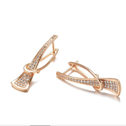 Éclat de Ruban | Boucles d'oreilles en or rose avec pierres claires – Vue 02