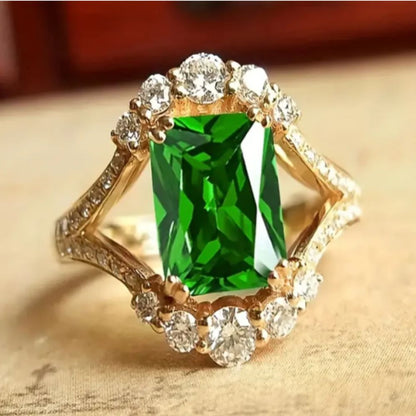 Regard des Prés | Bague dorée avec pierre verte carrée – Vue 01