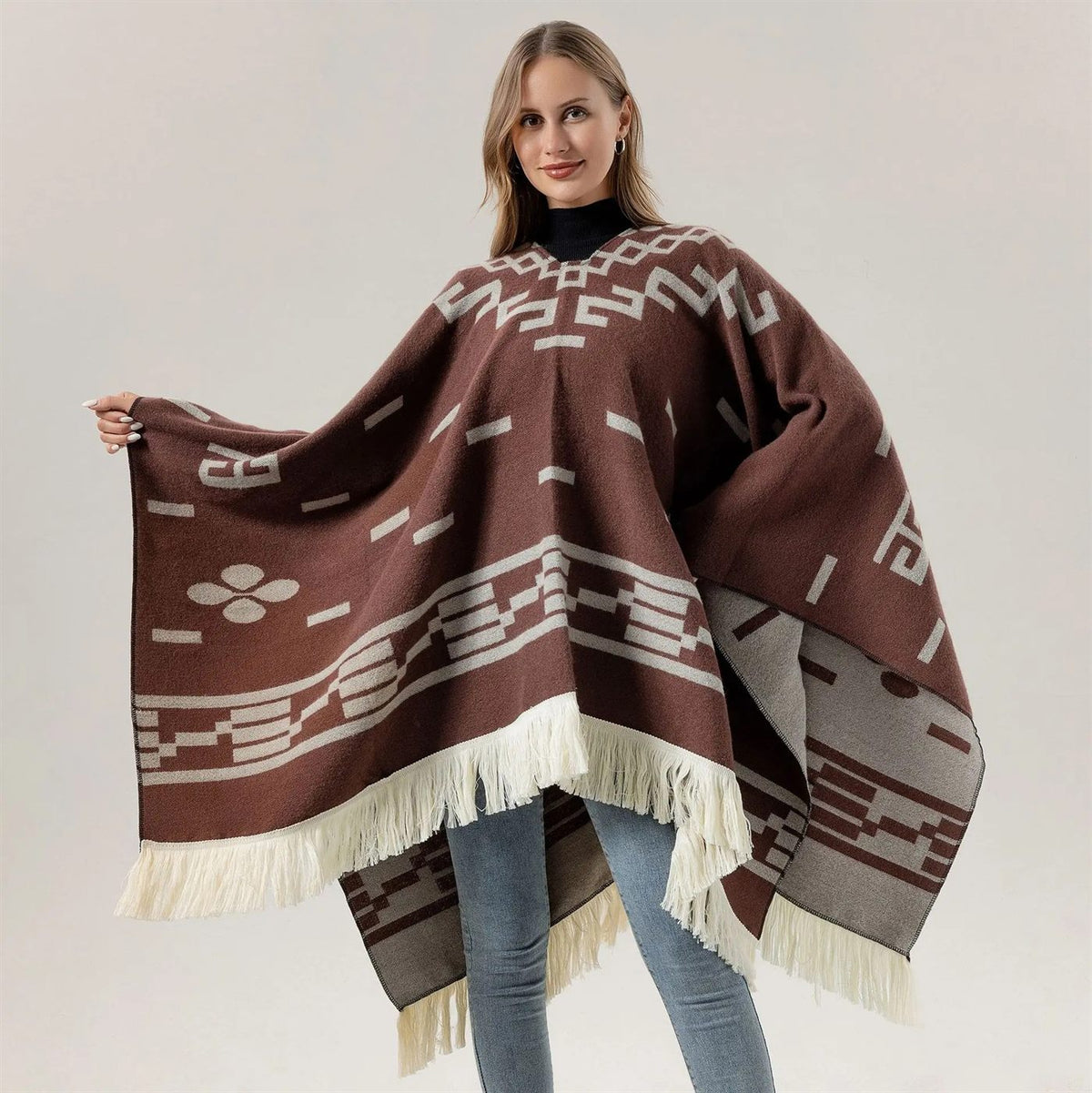 Séverine – poncho à franges marron vu de dos