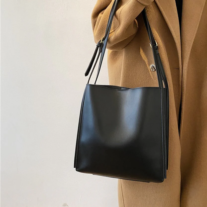 Cabas porté épaule noir vu de trois quarts