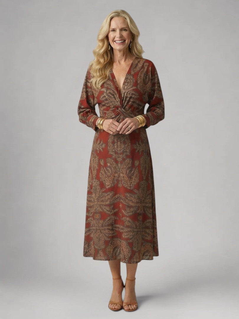 Sylviane — Robe midi drapée à manches longues, coloris Rouge brique et or